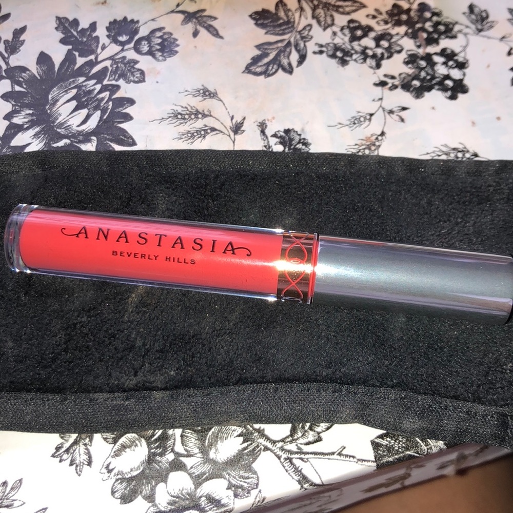Anastasia Beverly Hills liquid lipstick